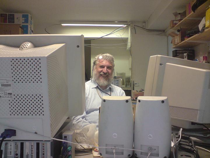2008-04-22_19h27m01.jpg - Jean, un employé heureux...