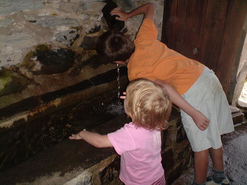 2008-07-31_12h55m16.jpg - On a bu la source de la Loire !