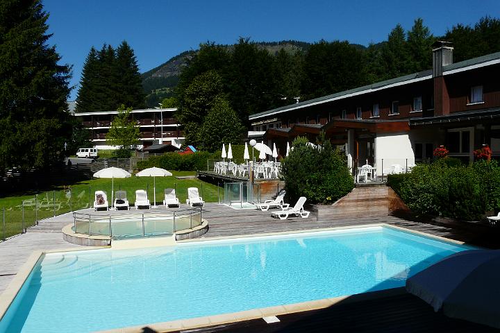 2008-07-15_10h03m53.jpg - La piscine à dix heures du matin